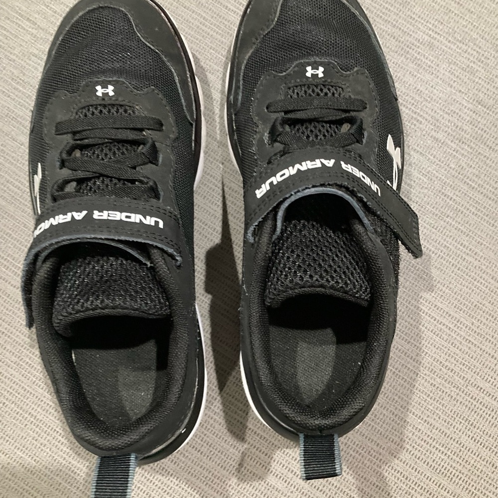 Under Armour boy’s sneakers size 3 youth